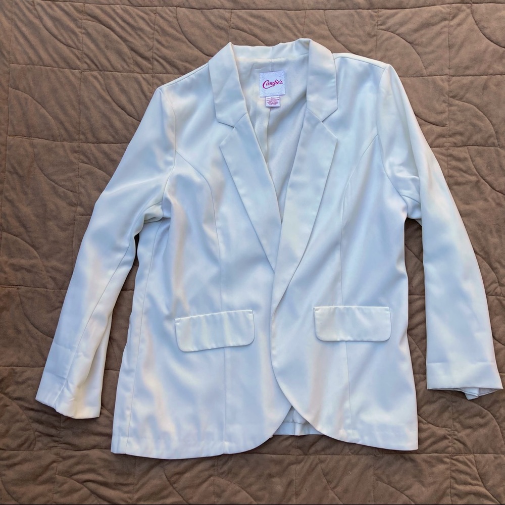 Candie’s off white blazer: XL